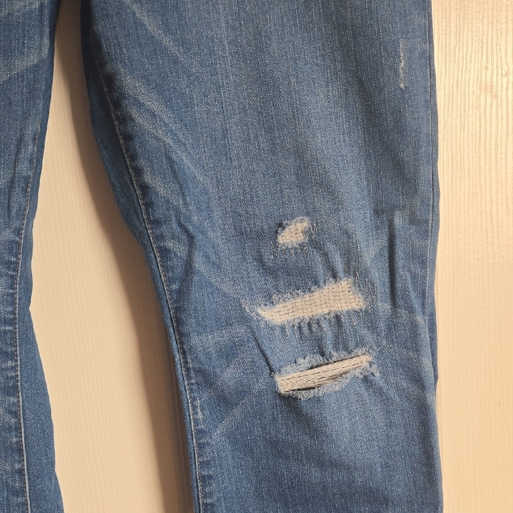 Universal Thread Distressed Blue Cropped Jeans - image 4